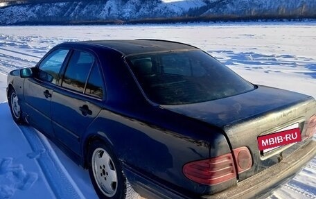 Mercedes-Benz E-Класс, 1998 год, 230 000 рублей, 2 фотография