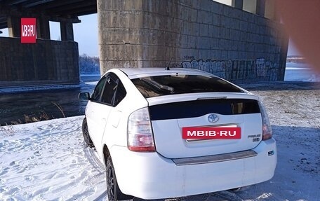 Toyota Prius, 2011 год, 875 000 рублей, 2 фотография