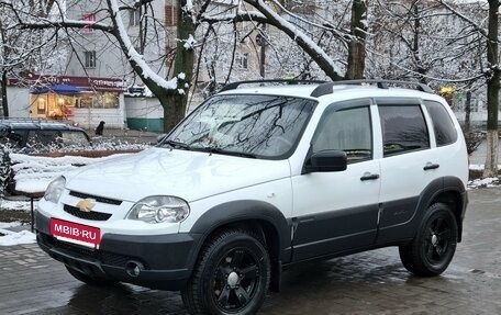 Chevrolet Niva I рестайлинг, 2017 год, 699 000 рублей, 3 фотография