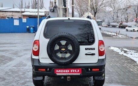 Chevrolet Niva I рестайлинг, 2017 год, 699 000 рублей, 6 фотография