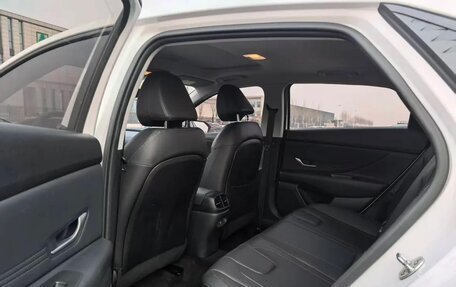 Hyundai Elantra, 2023 год, 1 630 000 рублей, 14 фотография