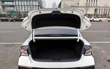 Hyundai Elantra, 2023 год, 1 630 000 рублей, 16 фотография