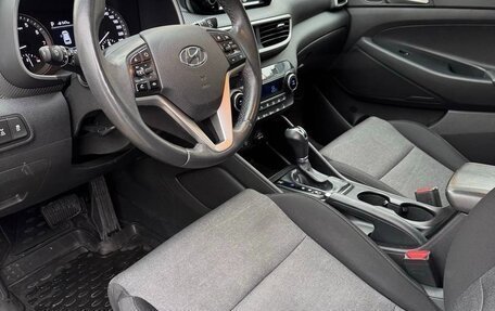 Hyundai Tucson III, 2018 год, 2 390 000 рублей, 6 фотография