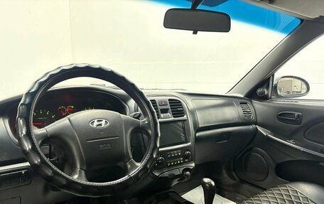 Hyundai Sonata IV рестайлинг, 2005 год, 400 000 рублей, 12 фотография