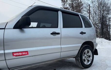 Chevrolet Niva I рестайлинг, 2004 год, 369 000 рублей, 3 фотография