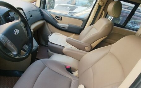 Hyundai Grand Starex Grand Starex I рестайлинг 2, 2010 год, 1 499 000 рублей, 10 фотография