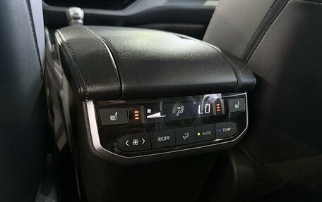 Toyota Highlander, 2025 год, 6 399 000 рублей, 27 фотография