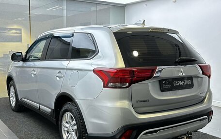 Mitsubishi Outlander III рестайлинг 3, 2018 год, 2 299 000 рублей, 7 фотография