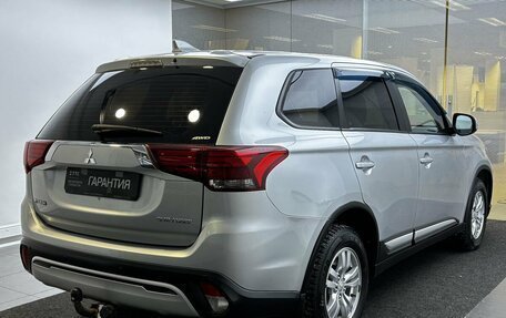 Mitsubishi Outlander III рестайлинг 3, 2018 год, 2 299 000 рублей, 5 фотография