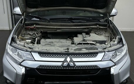 Mitsubishi Outlander III рестайлинг 3, 2018 год, 2 299 000 рублей, 9 фотография