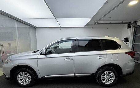 Mitsubishi Outlander III рестайлинг 3, 2018 год, 2 299 000 рублей, 8 фотография