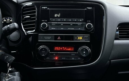 Mitsubishi Outlander III рестайлинг 3, 2018 год, 2 299 000 рублей, 15 фотография