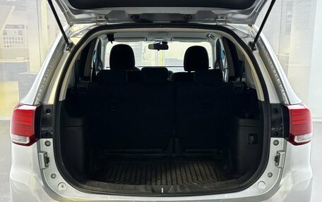 Mitsubishi Outlander III рестайлинг 3, 2018 год, 2 299 000 рублей, 10 фотография