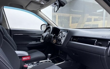 Mitsubishi Outlander III рестайлинг 3, 2018 год, 2 299 000 рублей, 11 фотография