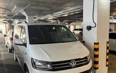 Volkswagen Multivan T6 рестайлинг, 2019 год, 3 850 000 рублей, 3 фотография
