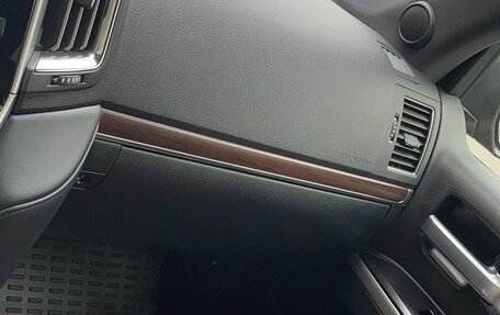 Toyota Land Cruiser 200, 2017 год, 7 550 000 рублей, 6 фотография