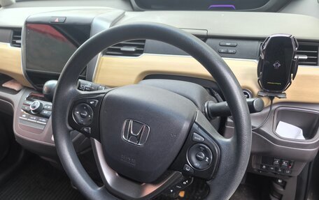 Honda Freed II, 2017 год, 1 590 000 рублей, 5 фотография