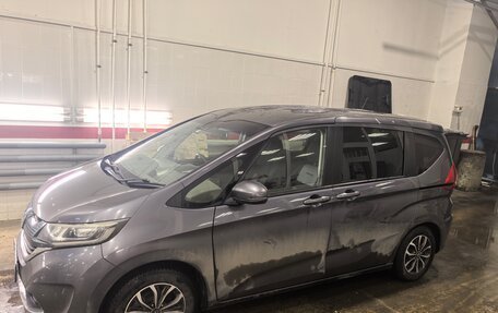Honda Freed II, 2017 год, 1 590 000 рублей, 2 фотография