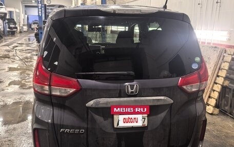 Honda Freed II, 2017 год, 1 590 000 рублей, 4 фотография