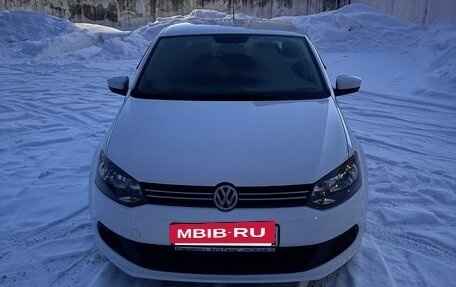 Volkswagen Polo VI (EU Market), 2011 год, 800 000 рублей, 3 фотография