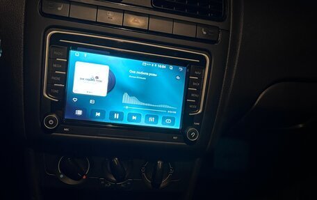 Volkswagen Polo VI (EU Market), 2011 год, 800 000 рублей, 17 фотография