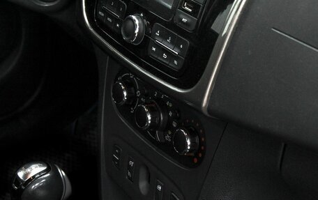 Renault Logan II, 2015 год, 849 900 рублей, 10 фотография