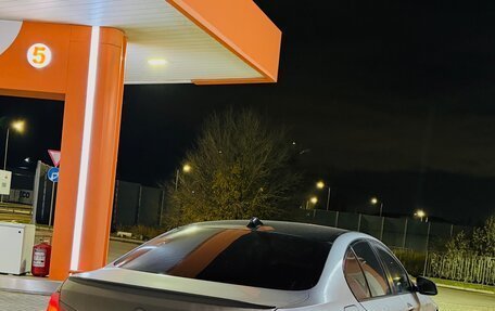 BMW 5 серия, 2011 год, 1 850 000 рублей, 15 фотография