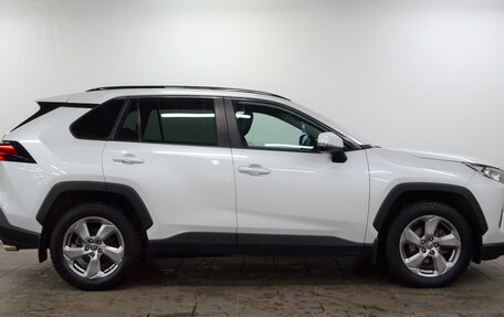 Toyota RAV4, 2021 год, 3 350 000 рублей, 4 фотография