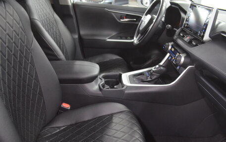 Toyota RAV4, 2021 год, 3 350 000 рублей, 9 фотография