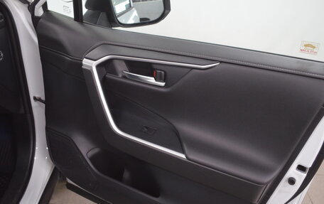Toyota RAV4, 2021 год, 3 350 000 рублей, 18 фотография