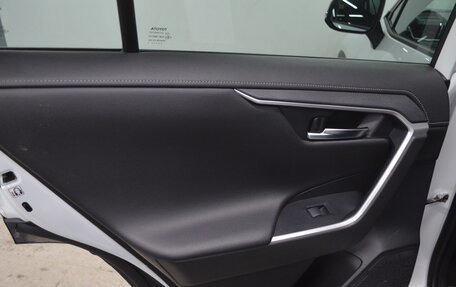 Toyota RAV4, 2021 год, 3 350 000 рублей, 17 фотография