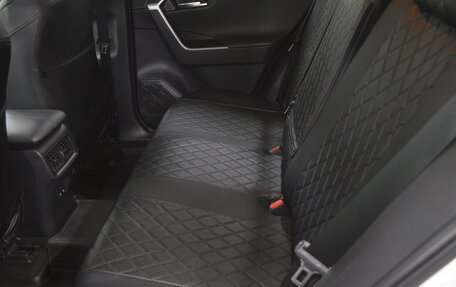 Toyota RAV4, 2021 год, 3 350 000 рублей, 22 фотография