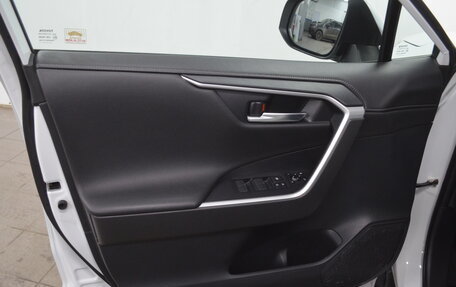 Toyota RAV4, 2021 год, 3 350 000 рублей, 16 фотография