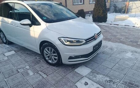 Volkswagen Touran III, 2019 год, 2 100 000 рублей, 4 фотография