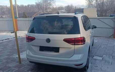 Volkswagen Touran III, 2019 год, 2 100 000 рублей, 3 фотография