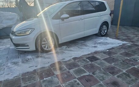 Volkswagen Touran III, 2019 год, 2 100 000 рублей, 2 фотография