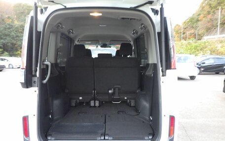 Honda Stepwgn IV, 2016 год, 1 650 000 рублей, 5 фотография