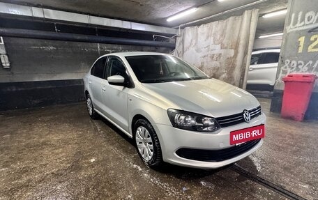 Volkswagen Polo VI (EU Market), 2011 год, 585 000 рублей, 2 фотография