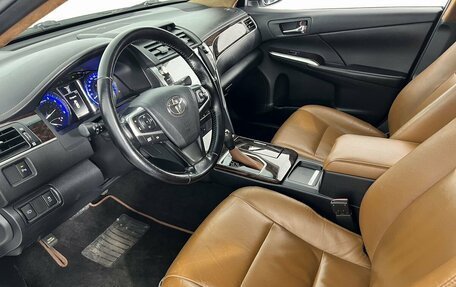 Toyota Camry, 2017 год, 1 999 990 рублей, 10 фотография