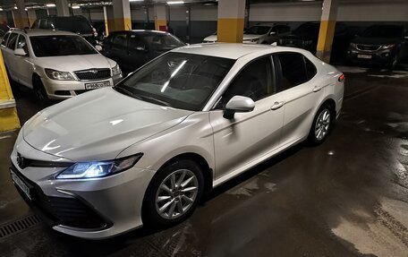 Toyota Camry, 2021 год, 2 600 000 рублей, 1 фотография