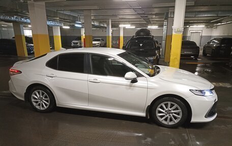 Toyota Camry, 2021 год, 2 600 000 рублей, 3 фотография