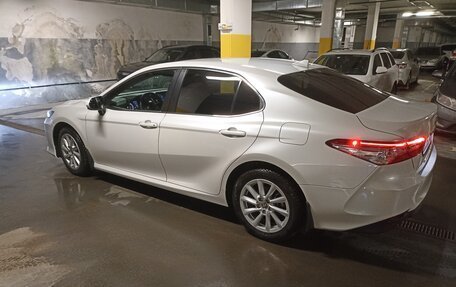 Toyota Camry, 2021 год, 2 600 000 рублей, 5 фотография