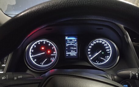 Toyota Camry, 2021 год, 2 600 000 рублей, 9 фотография