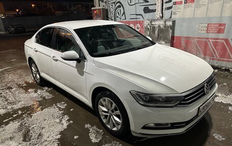 Volkswagen Passat B8 рестайлинг, 2018 год, 1 650 000 рублей, 2 фотография