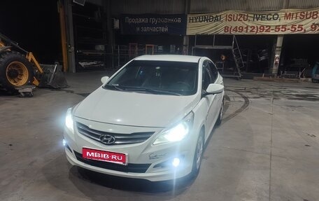 Hyundai Solaris II рестайлинг, 2015 год, 850 000 рублей, 1 фотография