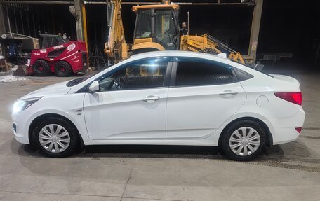 Hyundai Solaris II рестайлинг, 2015 год, 850 000 рублей, 2 фотография