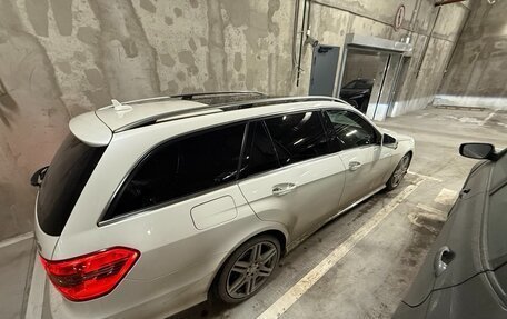 Mercedes-Benz E-Класс, 2013 год, 2 250 000 рублей, 3 фотография