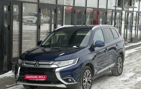 Mitsubishi Outlander III рестайлинг 3, 2015 год, 1 950 000 рублей, 5 фотография