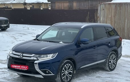 Mitsubishi Outlander III рестайлинг 3, 2015 год, 1 950 000 рублей, 6 фотография