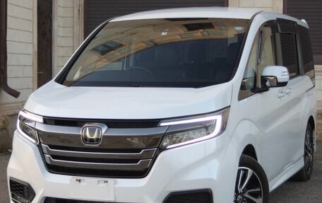 Honda Stepwgn IV, 2017 год, 2 255 000 рублей, 2 фотография